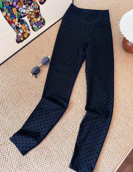 点此购买 Lululemon露露春秋季女士运动高腰臀标紧身植绒波点裤 ggd 341562 商品图6