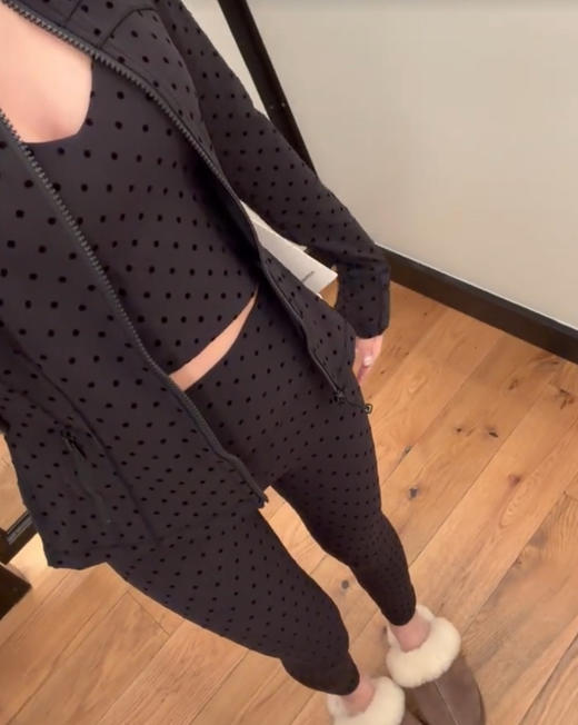 点此购买 Lululemon露露春秋季女士运动高腰臀标紧身植绒波点裤 ggd 341562 商品图3