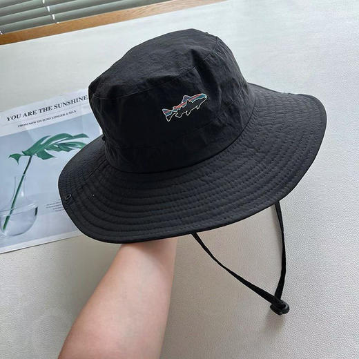 原单正品巴塔渔夫帽！代购200➕，六色可选

颜色：黑色，灰色，米白，驼色，卡其，军绿

尺寸：帽檐8公分，头围56一59

代购200➕ 商品图6