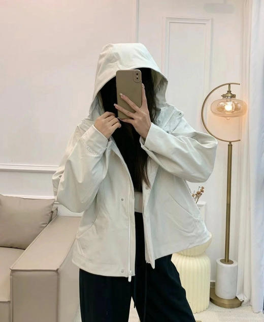 点此购买 Lulu春秋季女士背部抽绳收腰内里防风防雨软壳雨衣夹克 zc 341535 商品图9