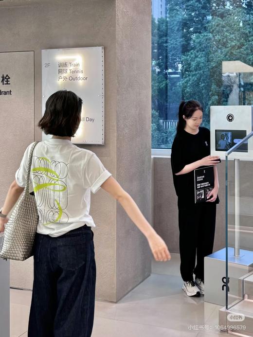 一店d 𝐎𝐧 𝐆𝐫𝐚𝐩𝐡𝐢𝐜两大系列情侣短袖 面料舒适体感轻盈 跑步爱好者们Z爱的本命神tee 商品图11