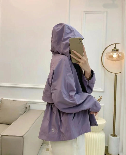 点此购买 Lulu春秋季女士背部抽绳收腰内里防风防雨软壳雨衣夹克 zc 341535 商品图7