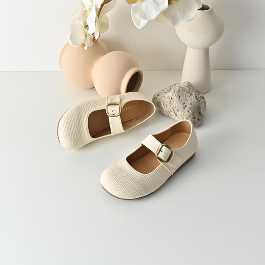 经典鲨2026年春季专柜新品纯色百搭圆头浅口软底通勤单鞋女KW392-617031 商品图3