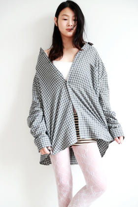 复古格纹衬衫，胸口小标设计。水洗做旧纯棉翻领长袖衬衣E030760