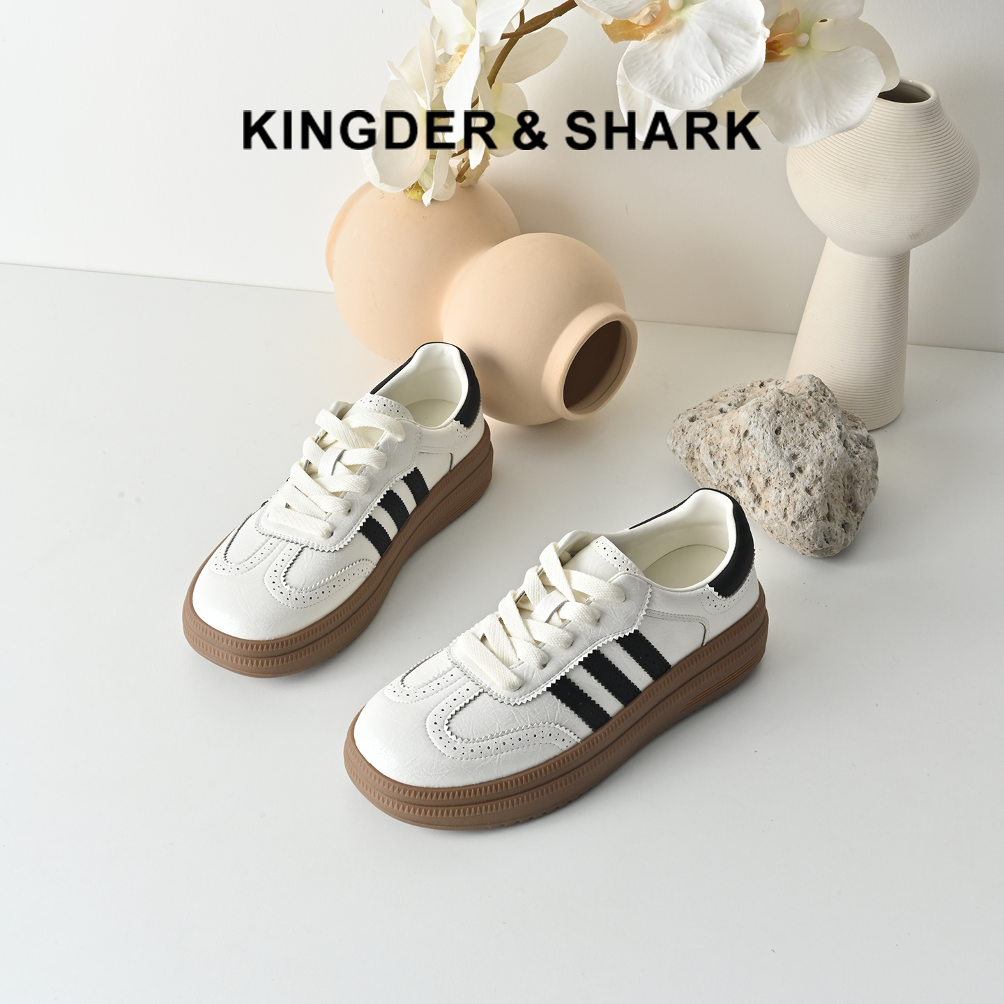 经典鲨2026年春季专柜新品牛皮革百搭圆头潮流拼色德训鞋女KW313-617051