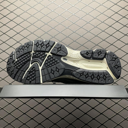 春季特惠💰470 纯原版本 # New Balance 新百伦 M2002R 复古休闲跑步鞋 商品图5