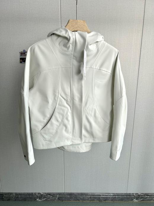 点此购买 Lulu春秋季女士背部抽绳收腰内里防风防雨软壳雨衣夹克 zc 341535 商品图3