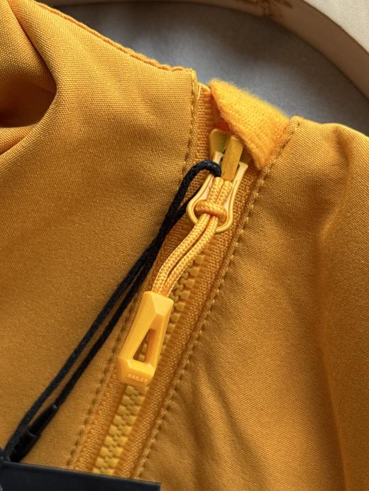 点此购买 凯乐石M8IC-MAX女士防风防泼水保暖户外登山连帽软壳外套 kad 341467 商品图8