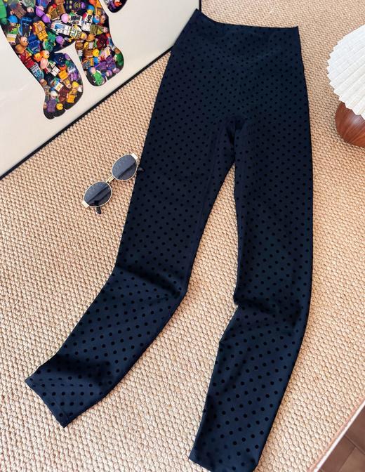 点此购买 Lululemon露露春秋季女士运动高腰臀标紧身植绒波点裤 ggd 341562 商品图11