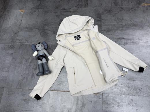 点此购买 可隆风脊石墨烯男女款防泼水防风软壳夹克外套 ss 341532 商品图14