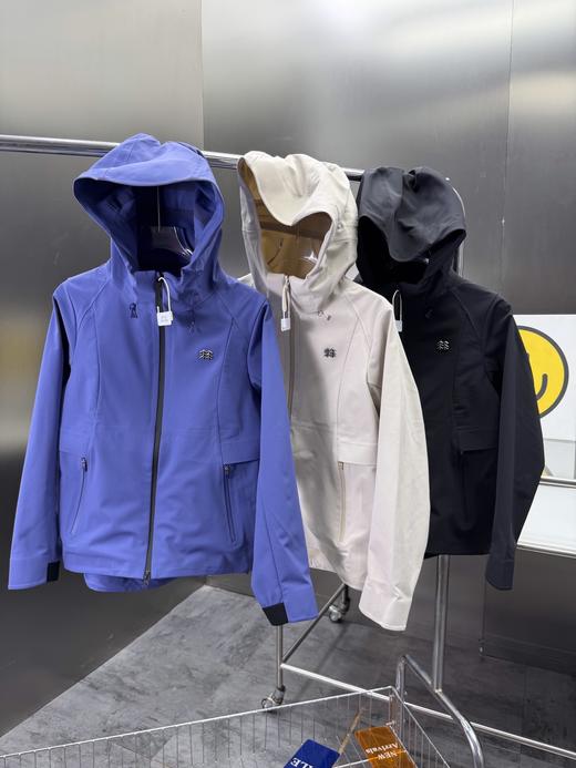 点此购买 可隆风脊石墨烯男女款防泼水防风软壳夹克外套 ss 341532 商品图0