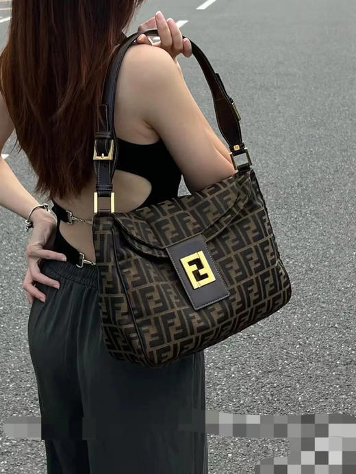FENDI 大号 棕老花 金扣 帆布 大胖丁 单肩包 商品图3
