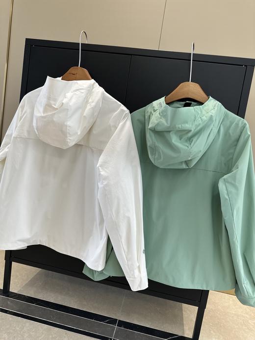 点此购买 可隆春秋季女士户外微拉绒款冲锋衣外套 ye 341511 商品图1