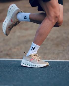 官网在售1490软妹币 on昂跑 马年限定缓震训练运动休闲运动鞋跑鞋