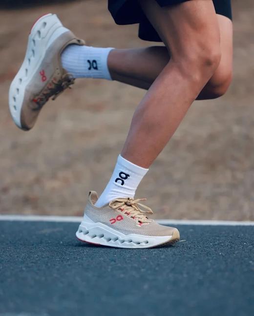 官网在售1490软妹币 on昂跑 马年限定缓震训练运动休闲运动鞋跑鞋 商品图0