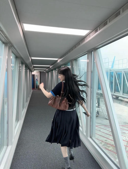 普拉达 新款 藏青色中长款百褶裙（MM） 商品图0