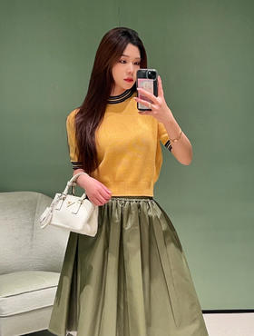 普拉达 新品 26Ss亮黄短袖针织衫（MM）