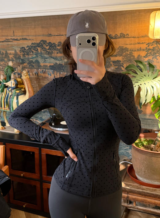 点此购买 Lululemon露露春秋季面料植绒波点女士运动夹克常规款外套 ggd 341567 商品图3