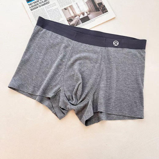 外贸原单正品露露礼盒装高档磨毛桑蚕丝露露——男士内裤

一盒3条装
颜色，蓝灰色，咖色，浅灰色
尺码L-4XL
(贴身衣物开盒后无质量问题不退换) 商品图5