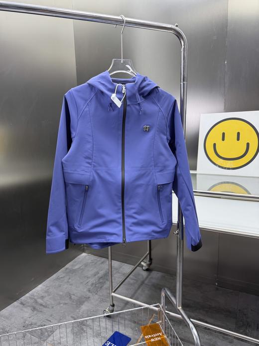 点此购买 可隆风脊石墨烯男女款防泼水防风软壳夹克外套 ss 341532 商品图3