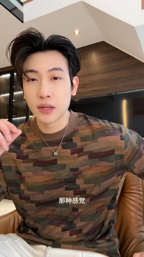 26T100SDSA男装2026新款复古混彩几何满印长袖T恤撞色罗纹领宽松圆领 商品图0