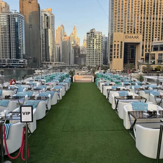 【迪拜•当地玩乐】迪拜莲花游艇夜游3小时+晚餐+不限量饮料美食+娱乐活动+欣赏美景 可选酒精饮料/贵宾席 商品图1