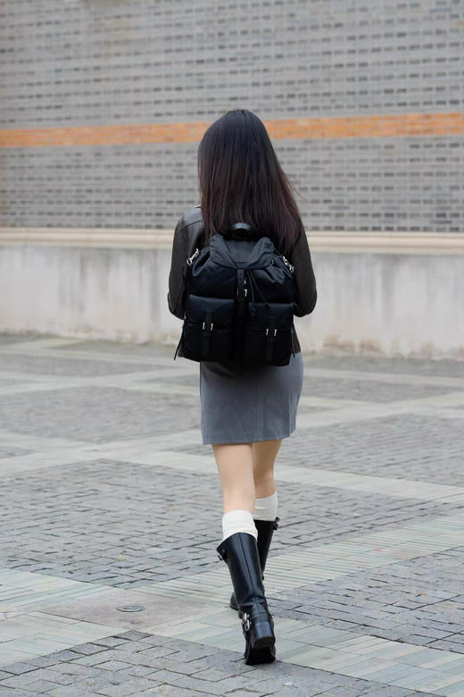 39-1 渠道货 怕打男女同款双肩包 新款双口袋 可单肩可双肩 商品图1