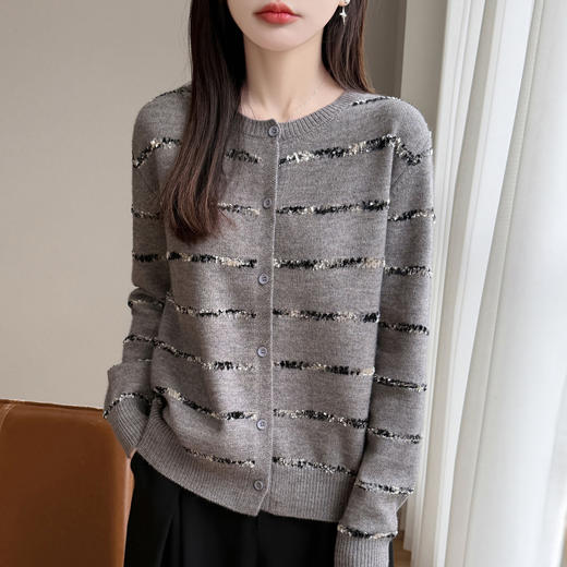 百媚生 小香风条纹薄款针织开衫纽扣毛衣NJR2-2188-37 商品图1