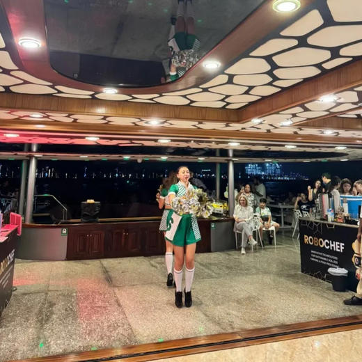 【迪拜•当地玩乐】迪拜莲花游艇夜游3小时+晚餐+不限量饮料美食+娱乐活动+欣赏美景 可选酒精饮料/贵宾席 商品图3