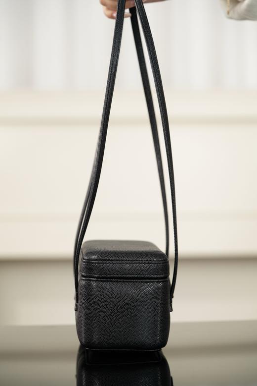 香奈儿26P 长肩带化妆盒 黑金 商品图5