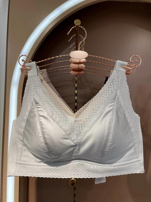 商场在售~‌【贵妇峰度内衣】内“芯”添加了蚕丝蛋白纤维的内衣，软到心里，四排扣强收副乳，稳定性增强WD 商品图5