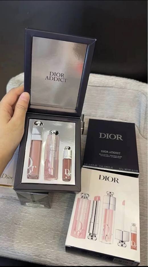 女神节福利【Dior Addict迪奥唇部护理三件套】经典001变色润唇膏自动透出自然粉嫩感，不化妆出门也能气色超好，001丰唇蜜含玻尿酸，涂完秒变嘟嘟玻璃唇 商品图1