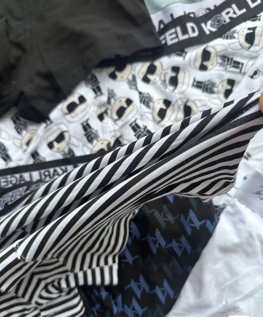 全新正品KARL LAGERFELD老佛爷棉氨纶弹力透气男士平角短裤3条包邮

26年新款 料子极好 官网单条要近19美金

尺码XS-XL

三条包邮，颜色随机 商品图5