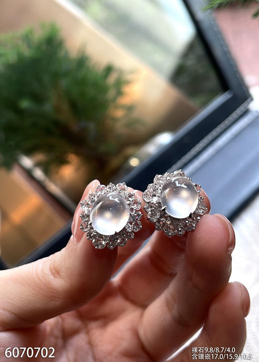 6070702，蛋面耳钉。具体价格微信咨询 商品图0