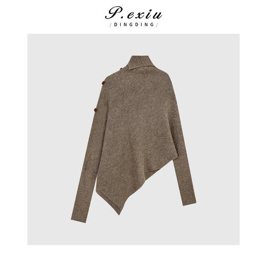 03-2潘依绣丁丁宠粉超细羊毛设计款斜扣高领下摆斜切毛针织衫 Ss055 商品图0