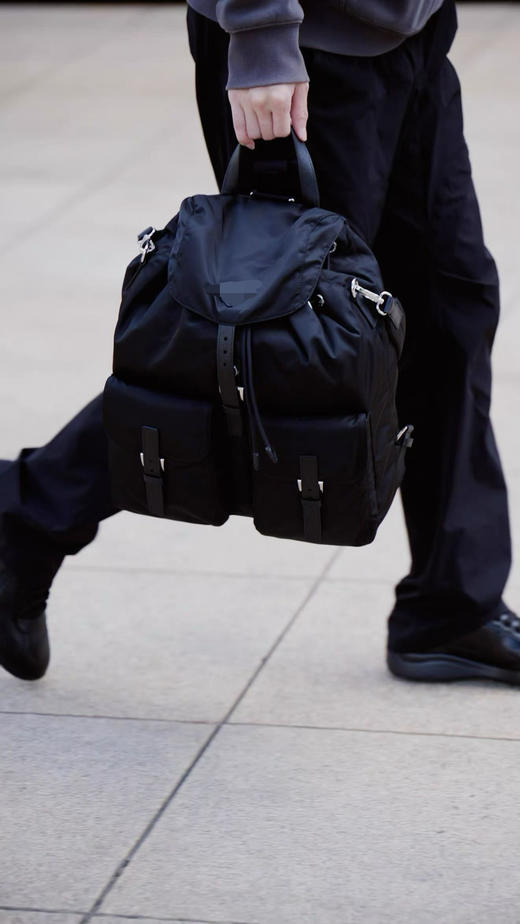 39-1 渠道货 怕打男女同款双肩包 新款双口袋 可单肩可双肩 商品图0