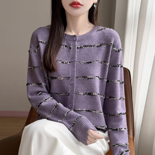 百媚生 小香风条纹薄款针织开衫纽扣毛衣NJR2-2188-37 商品图3
