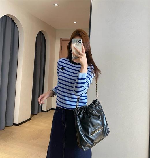 二店y 【9342】显白蔚蓝~撞色条纹爱心刺绣舒适针织衫上衣 商品图6