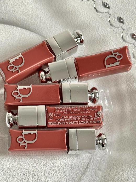 女神节福利【Dior Addict迪奥唇部护理三件套】经典001变色润唇膏自动透出自然粉嫩感，不化妆出门也能气色超好，001丰唇蜜含玻尿酸，涂完秒变嘟嘟玻璃唇 商品图5