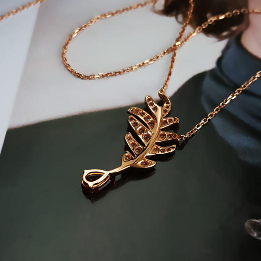 【天然正品】AU750玫瑰金镶钻镶天然羽毛造型鸽血红0.50克拉红宝石吊坠项链 45CM（长度可调节）280226NJT24 商品图4