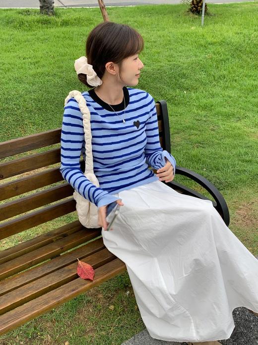 二店y 【9342】显白蔚蓝~撞色条纹爱心刺绣舒适针织衫上衣 商品图12