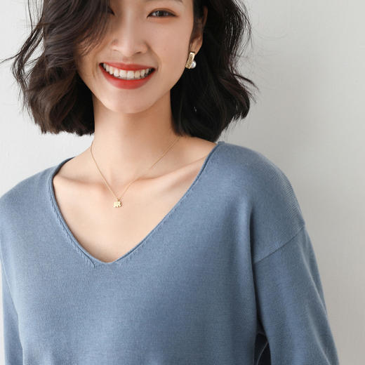 【拍2件一起付款！79元买1送1 卷边圆领V领针织衫】早秋新款卷边圆V领 宽松洋气针织衫 减龄显瘦打底衫 商品图0