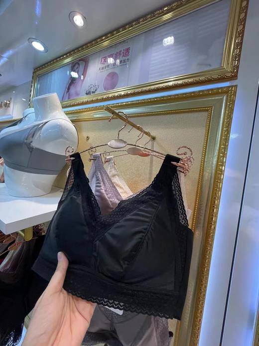 商场在售~‌【贵妇峰度内衣】内“芯”添加了蚕丝蛋白纤维的内衣，软到心里，四排扣强收副乳，稳定性增强WD 商品图4