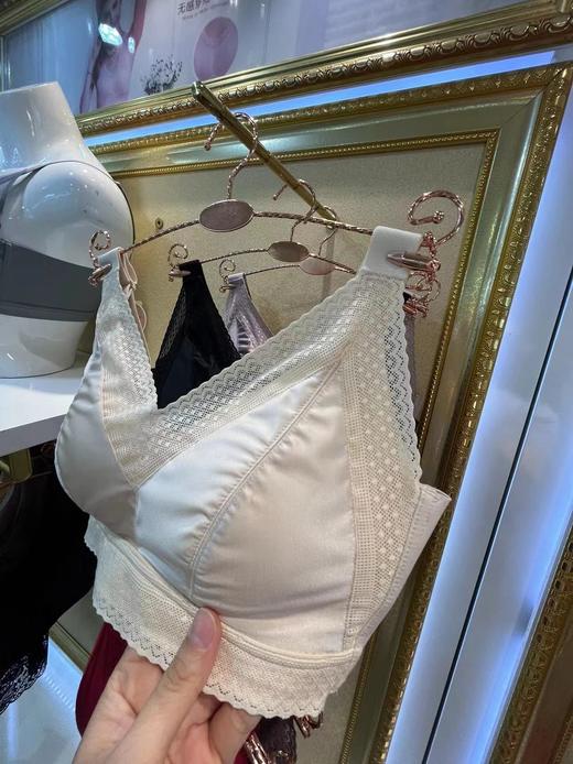 商场在售~‌【贵妇峰度内衣】内“芯”添加了蚕丝蛋白纤维的内衣，软到心里，四排扣强收副乳，稳定性增强WD 商品图2