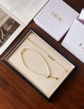 【女神节专享福利】DIOR 字母吊坠 施华洛世奇珍珠项链～
