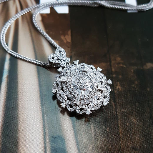 【天然正品】AU750白金经典简约设计师款0.90克拉群镶钻石吊坠项链 链长：45CM（皆取最大值）231225TJ43 商品图2