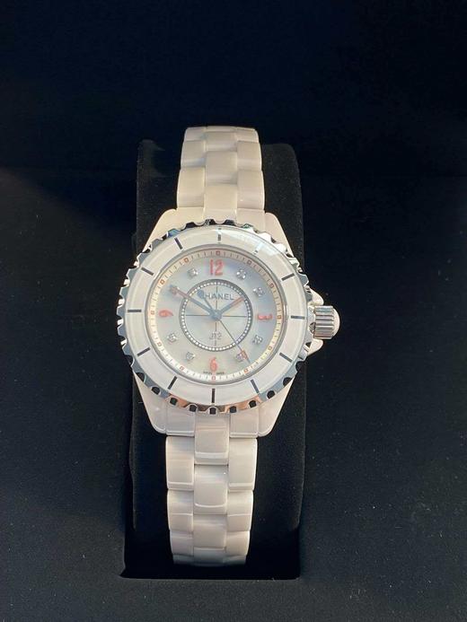 【女神节专享福利】香奈儿J12系列 腕表 粉红之光限量版 全白色精密陶瓷表壳搭配钢镶边表圈  33mm表径 商品图0