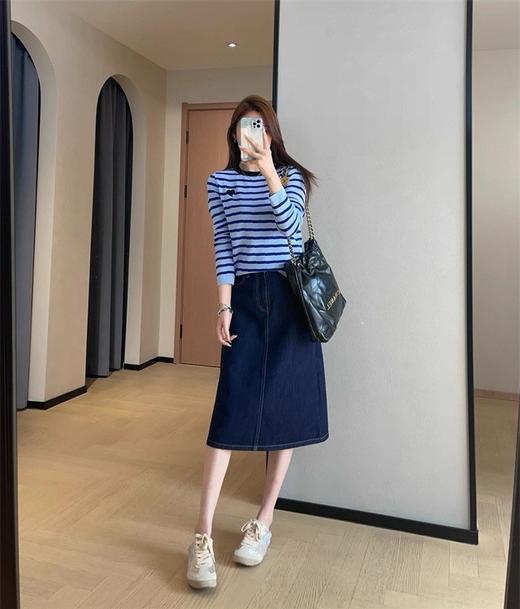 二店y 【9342】显白蔚蓝~撞色条纹爱心刺绣舒适针织衫上衣 商品图3