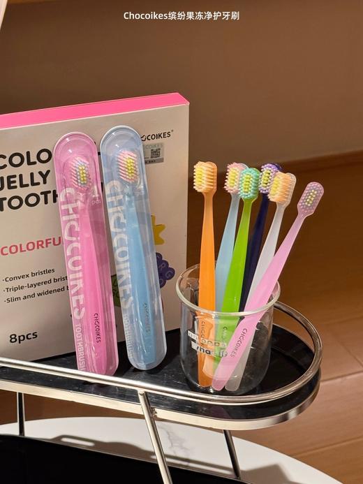 💥这款【Chocoikes缤纷果冻净护牙刷】🥰直接把少女心焊在刷牙这件事上 🌟 缤纷果冻撞色设计，透明PP刷柄 高颜值点亮洗漱台 🌟 8支家庭装多色区分 商品图3
