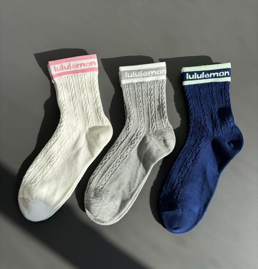 直发 全新配色 【新疆特级长绒棉】 直供专柜,LU家情侣款中筒袜子 商品图3